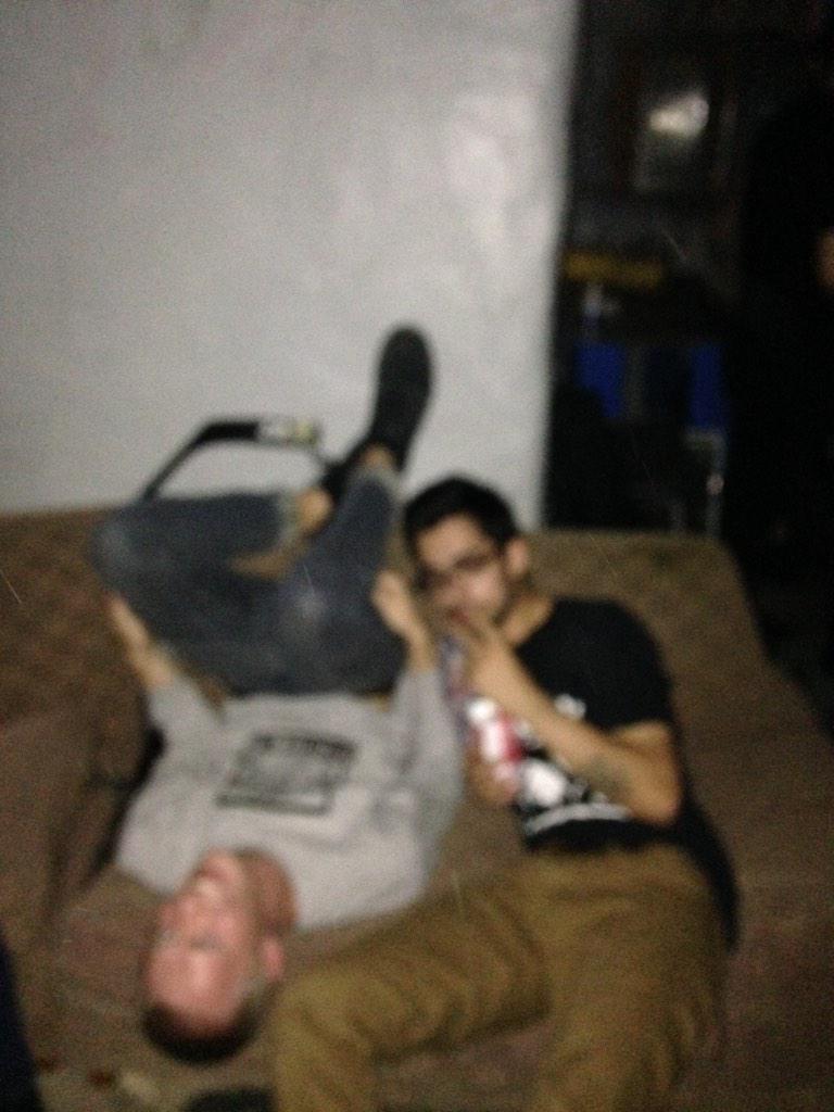 DeadVenueMN's tweet photo. his legs are long and full of friendship http://t.co/1Mrzn2l3in