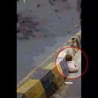 Bu fotografi goren her anne babanin aklina ayni sey gelir