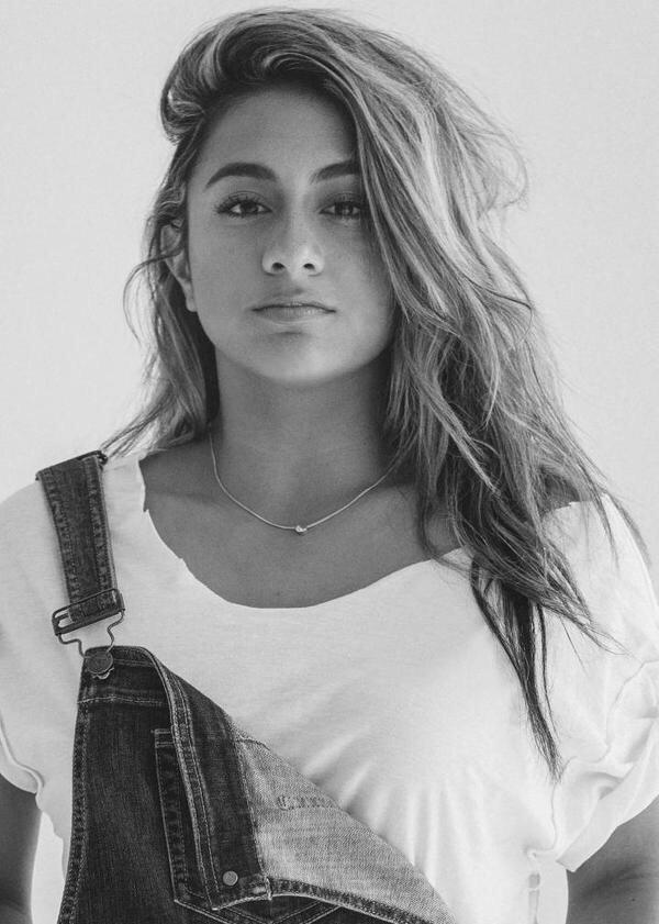 punkrocklmj's tweet photo. MY SUNSHINE IS HOTTER THAN THE SUN!  #WORTHITVMA http://t.co/KUU8sX70ix