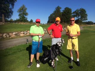 evjegolf's tweet photo. Første ball ut i B(ilbutikk) 1 mesteren er, Per E. Lorentzen, Lars Gulbrandsen og Oddvar Hjelvik. http://t.co/m2GKyTm2Mq