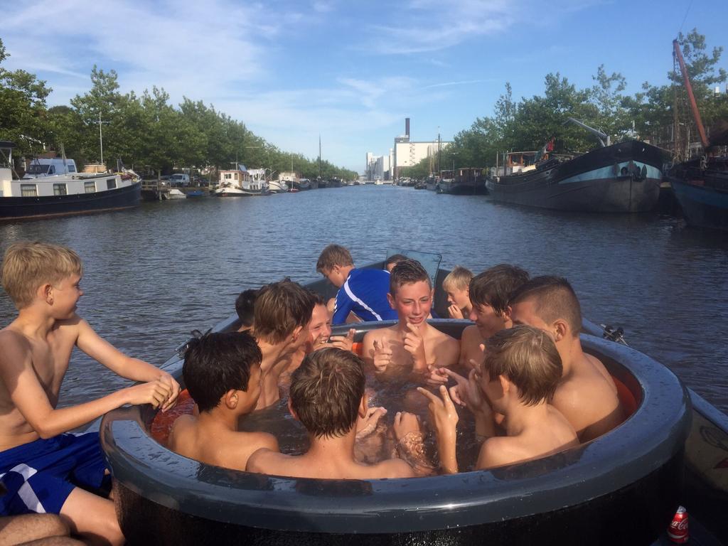 C1 is gister als teamuitje wezen varen &amp; suppen in de binnenstad na een pastamaaltijd na de wedstrijd: <a href="/SUPSkoolLwd/">SUP Skool Leeuwarden</a>