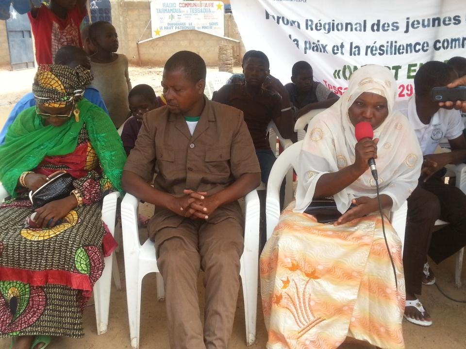 MaradipdevII's tweet photo. Intervention des jeunes leaders et de la population contre les violences pendant et après les élections http://t.co/Y3fWB1APg4