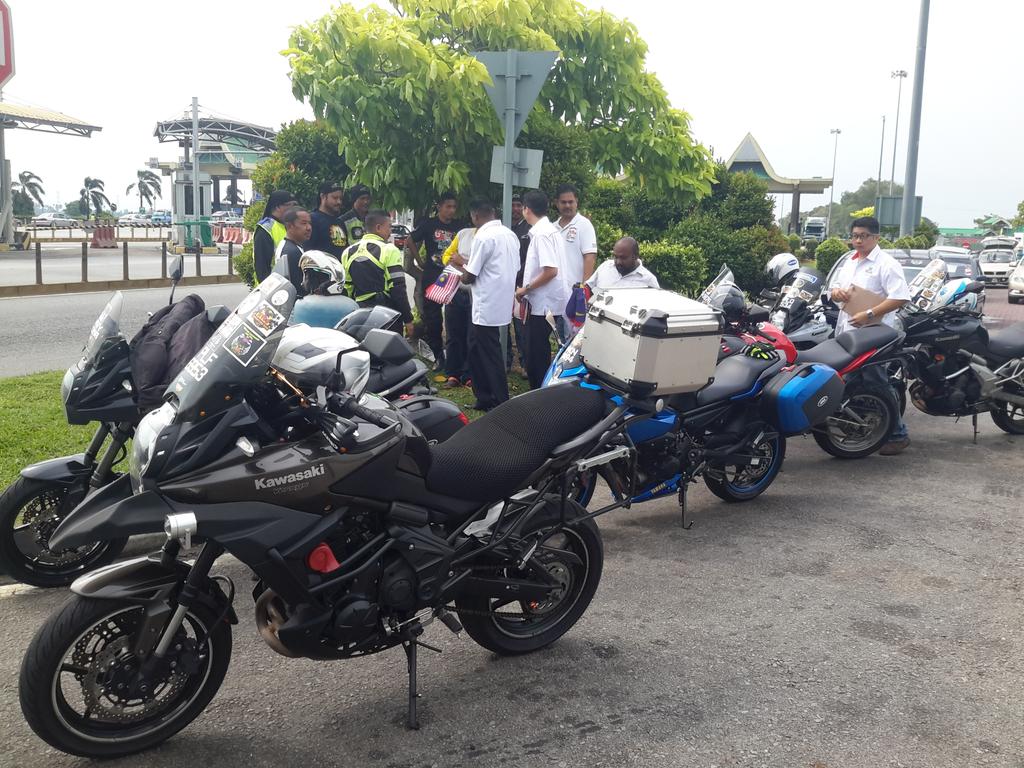 Pemuda46's tweet photo. @baltan1 @tankengliang @gerakan_youth @barisanasional @ivanpal07 @partigerakan since u want more pic of bikes, http://t.co/yfu5CSXdlv