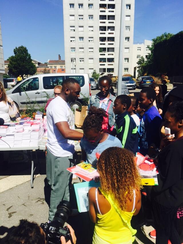 general_mactyer's tweet image. Hier, pour l'action #RentréePourTous à Aubervilliers,  nous avons distribué 520 kits scolaires bit.ly/RentréePourTous