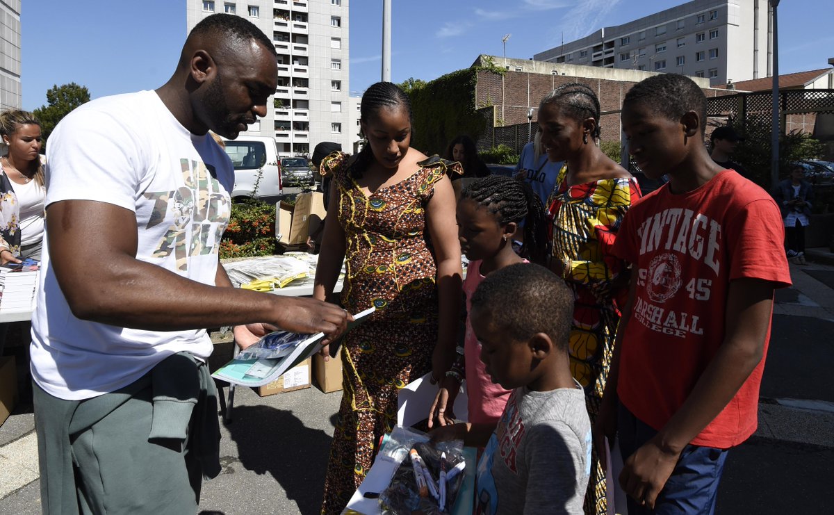 general_mactyer's tweet image. Hier, pour l'action #RentréePourTous à Aubervilliers,  nous avons distribué 520 kits scolaires bit.ly/RentréePourTous
