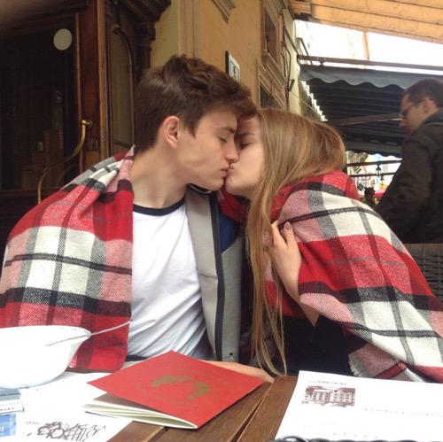 When I'm not even in the mood to smile.You make me laugh

เวลาที่ฉันไม่มีอารมณ์จะมานั่งยิ้ม
แต่คุณกลับทำให้ฉันหัวเราะ