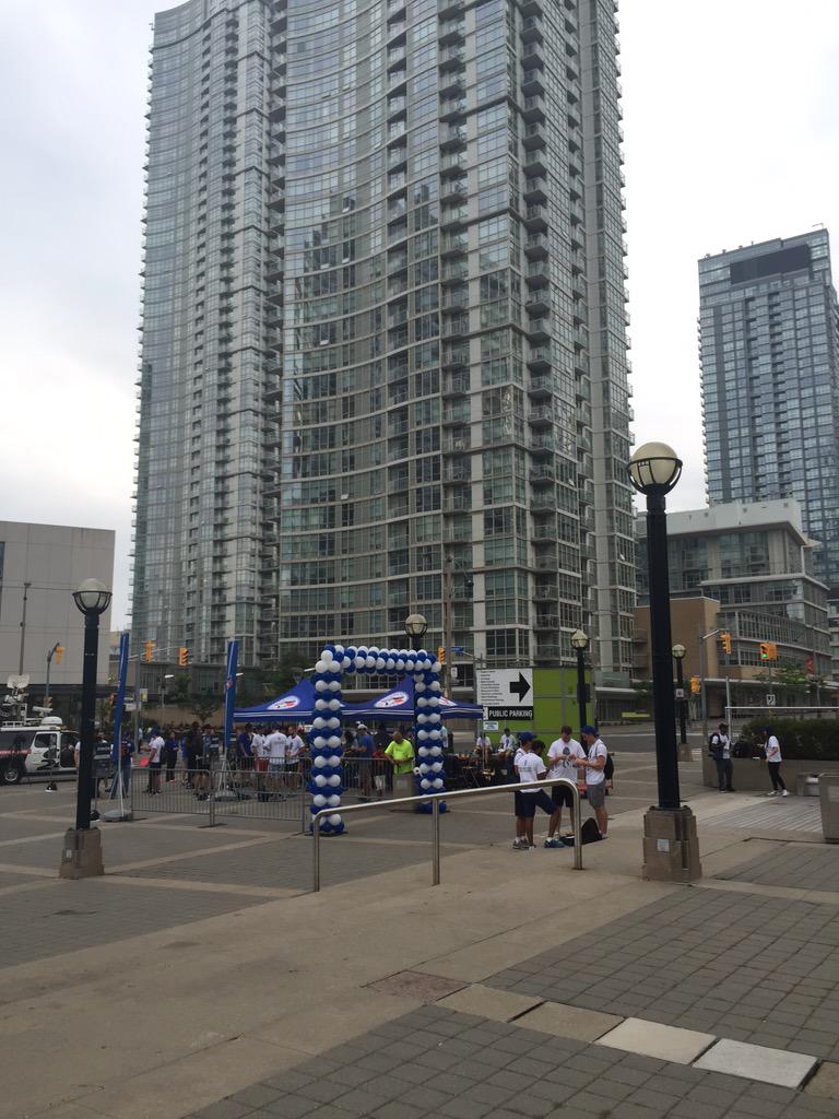 jmemonty18's tweet photo. Running the #RaceForRookies downtown this morning. This may require your help for social media tasks! Stay tuned! http://t.co/sC3kpSpl4N
