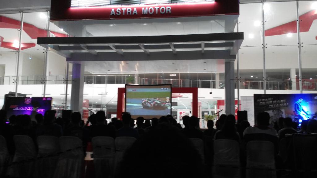 Terbukti Wet Race lebih seru, ga percaya? Lihat aja gambar ini! <a href="/welovehonda/">welovehonda</a>