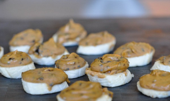 theaktstudios's tweet photo. Happy Sunday! It's #AKTSummer challenge DAY 52: Try these delicious banana bites! http://t.co/7cQNdUWLMS http://t.co/OH2r9z7wqY