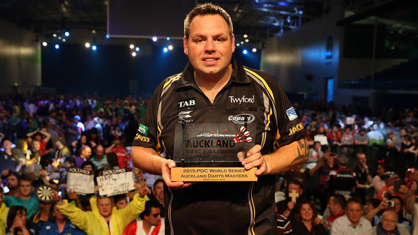 Proheadsuper's tweet image. Amazing final at @AucklandDarts!
Great performance from @jackpot180 &amp;amp; especcially thanks for @Raybar180!