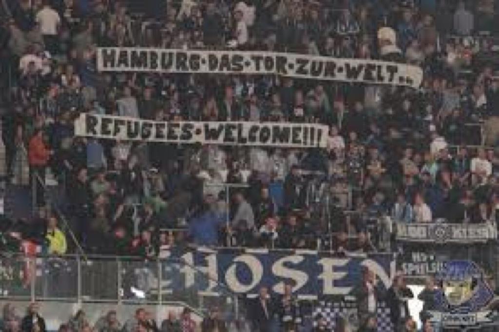 Raquel_Marti_'s tweet photo. Los estadios de fútbol alemanes dan la bienvenida a los refugiados.
Vía @LotteLeicht1 http://t.co/WB4LMx3Esc