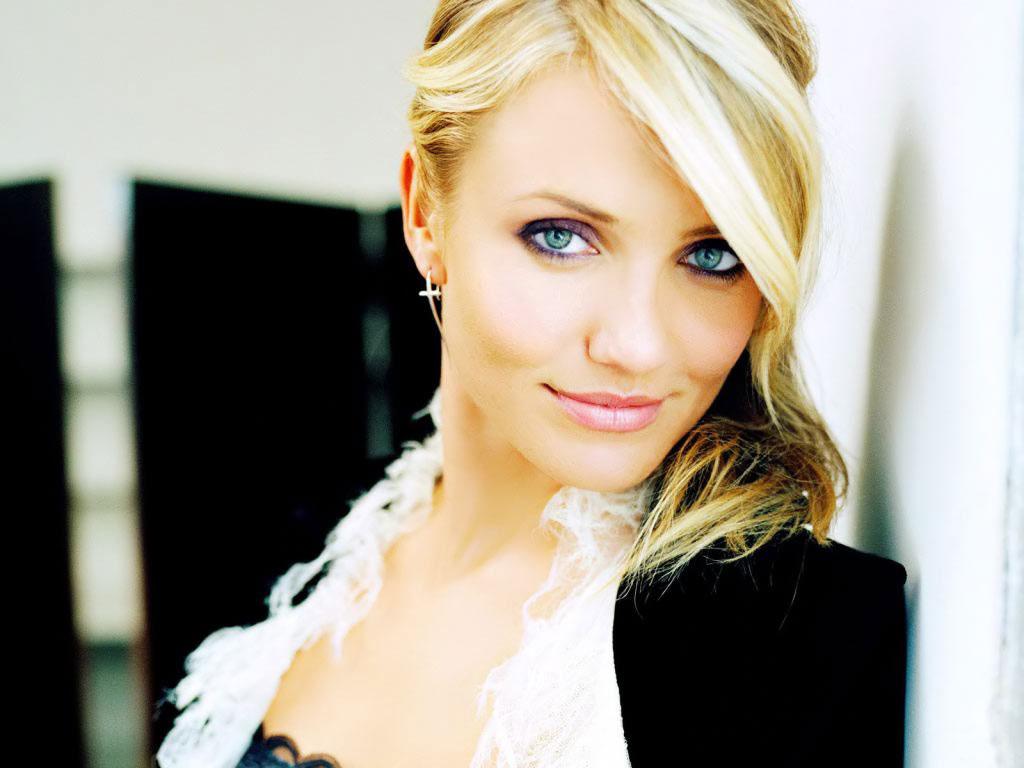Celebrity store wishes d gorgeous Cameron Diaz a very Happy Birthday.   