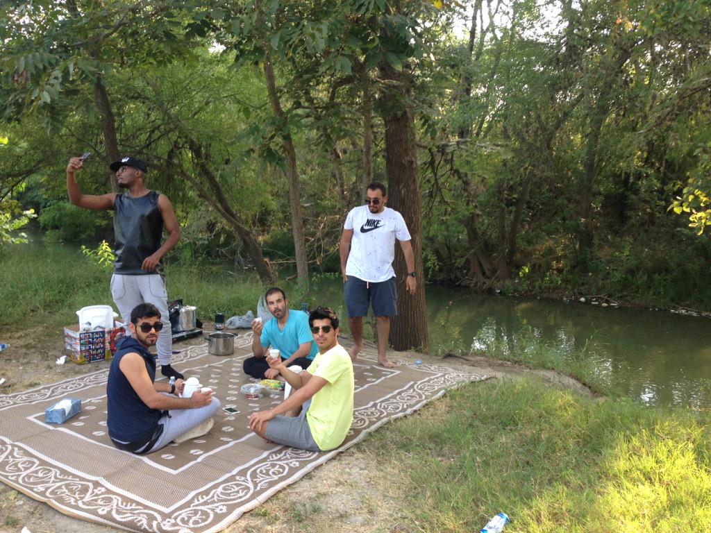 KhVxr's tweet photo. Nice picnic http://t.co/p900mLl8Kn