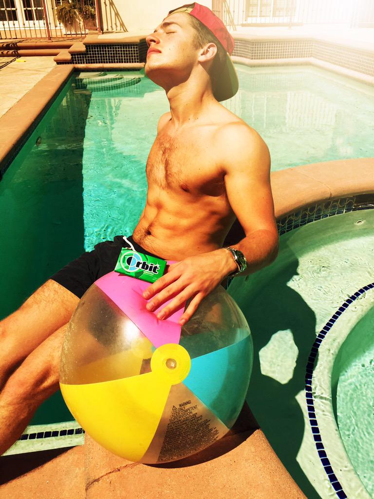 greggsulkin's tweet photo. Soaking in some rays before the VMAs! Clothes off & @OrbitGum to help the day go perfectly! #VMAs #ReadywithOrbit #Ad http://t.co/vDD0VAQnay