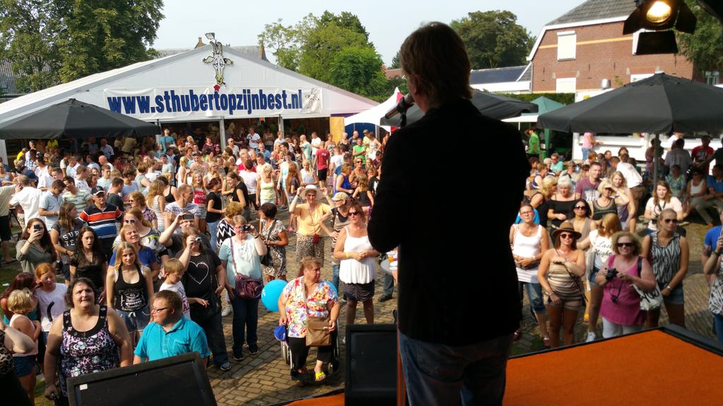 Wat een top optreden weer van <a href="/Thomasbergetwit/">THOMAS BERGE</a> vanmiddag in St. Hubert <a href="/BraderieShozb/">Sthubertopzijnbest</a> Thnx! 16 sept Alphen ad Rijn!
