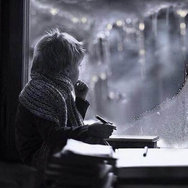 هُناك من يشعر بك من صوتك 
وهُناك من يشعر بك من أسلوبُ كتابتك
و هُناك من لا يشعر بك حتى وهو قريب منك

#حقيقه