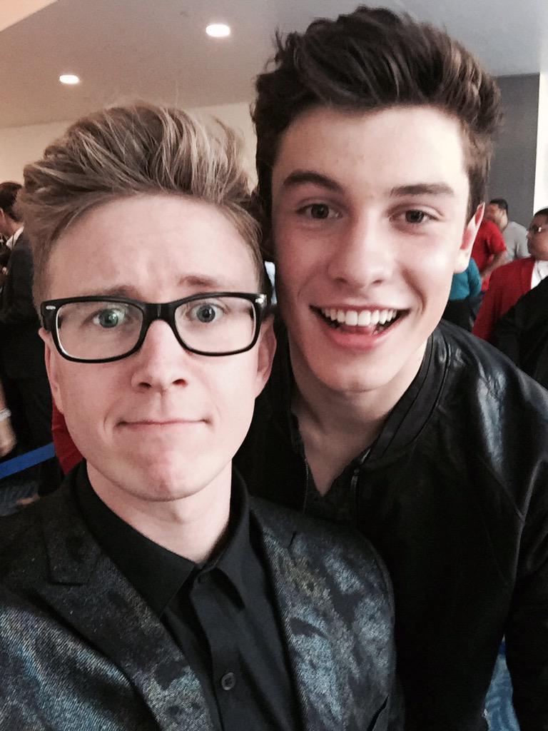 tyleroakley's tweet image. a man behind me was shaking my shoulders and yelling, &quot;EXCUSE ME SIR&quot; - turned around &amp;amp; found this punk. #VMAs