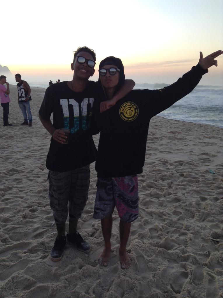 El_Kami_'s tweet photo. Bom dia, o sol bate na minha janela http://t.co/RXwLGzovyI