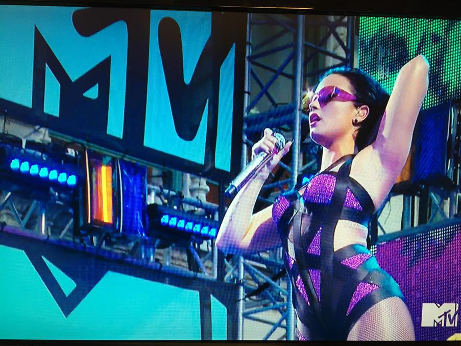 mtvema's tweet photo. DEAD. @ddlovato #VMAs http://t.co/FOs8dpnVsf