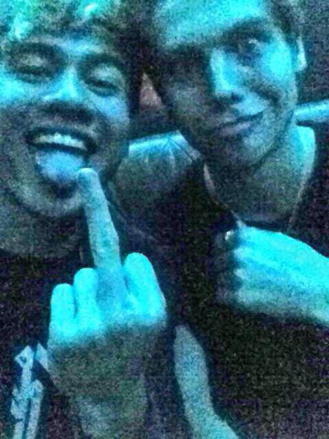 i'm going to tweet 20 photos of 5sos, if each gets 100 rt's that mean 2000 votes 1/20 #ShesKindaHotVMA