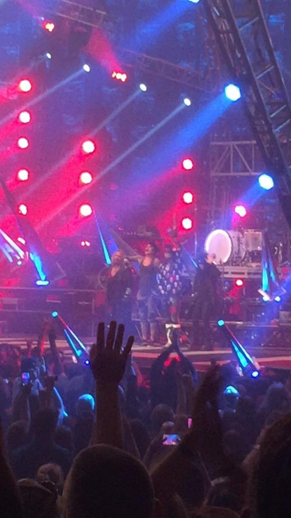 jhkirkman's tweet photo. 💜💜🔪 best show!!! #RIPMotleyCrue #charlotte @NikkiSixx @MrTommyLand @thevinceneil @mrmickmars @MotleyCrue http://t.co/3C8Jb4nvRN