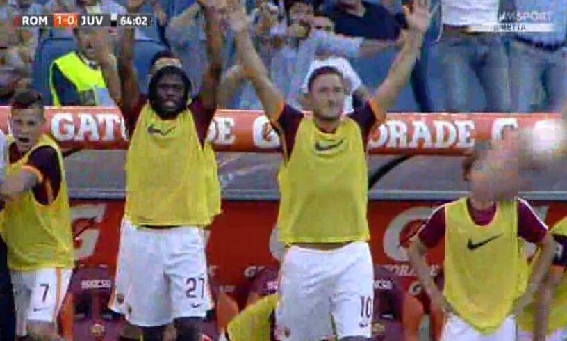 2 partite 0 minuti giocati.
Soffre, incita, esulta...
da romanista...
da romano...
da Capitano!