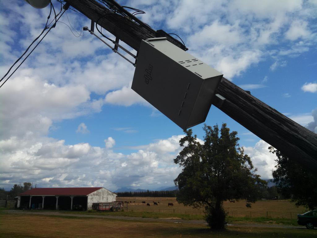 BrianSyvertson's tweet photo. Internet is still up during the wind storm.  @alpha_inc http://t.co/W1C31Ex45D