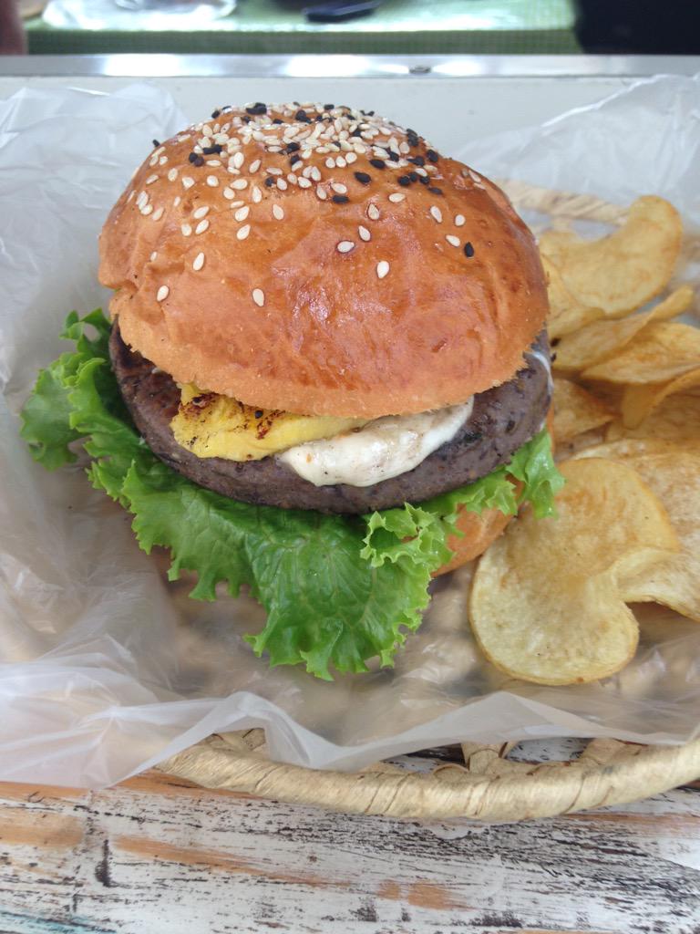 Así luce mi hamburguesa vegetariana de <a href="/Parrichicos/">ParrichicosFoodTruck</a> y lo único que quedó fue esta imagen 😁