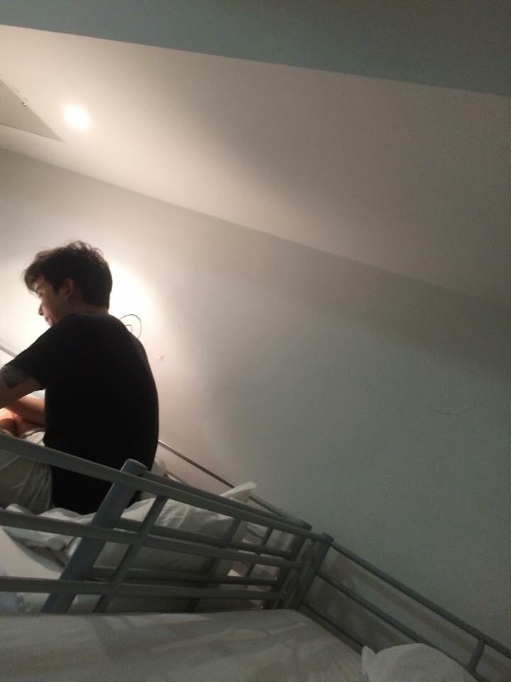 5SOSUPDATEWW's tweet photo. rt fot this look a like Calum who was in same room in hostel  as me ~ Teja #ShesKindaHotVMΑ http://t.co/TEbAFVGAez