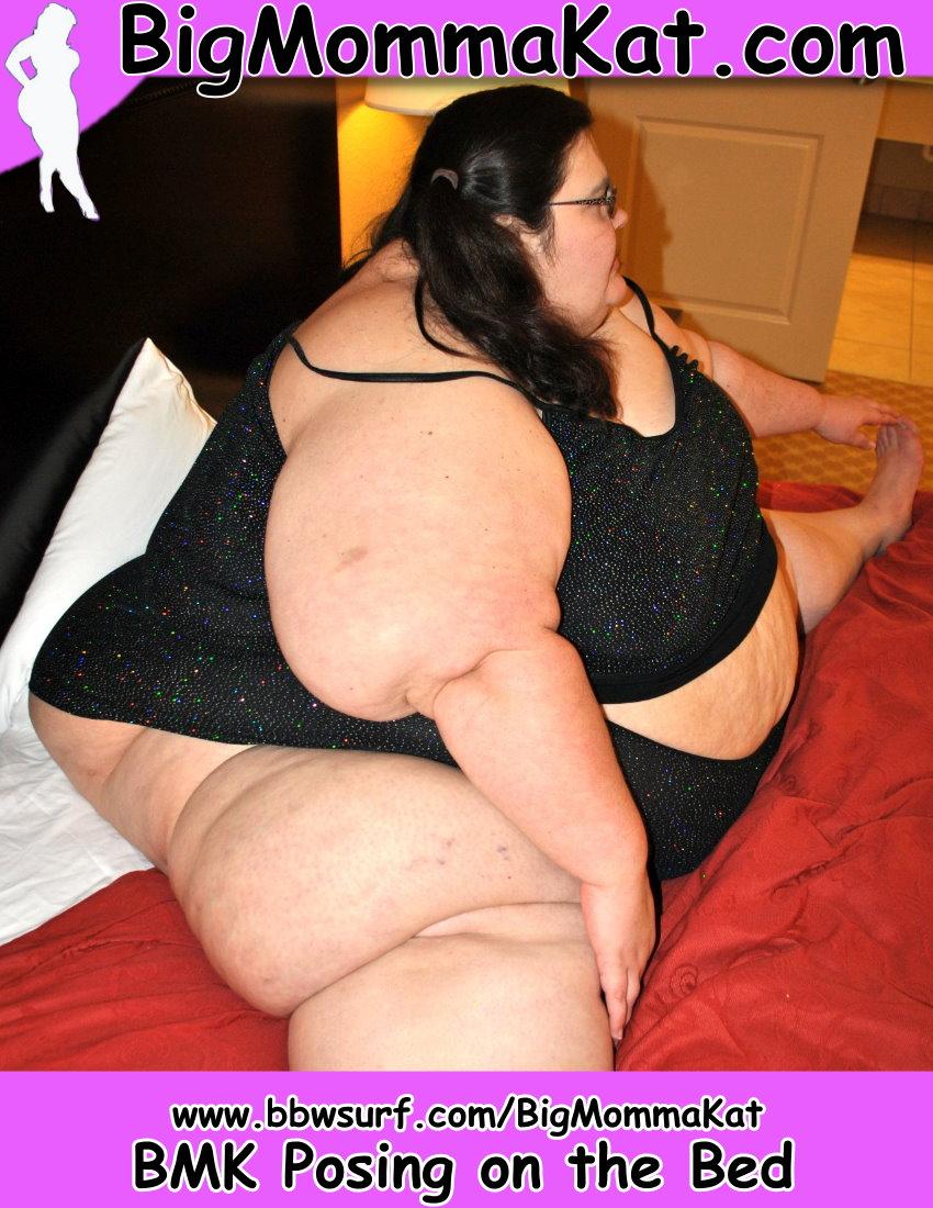 BBW Surf on X: t.coktXsS8XsQJ In this  update ssbbw BMK poses on the bed http:t.co1FI6f5Tkn5  X