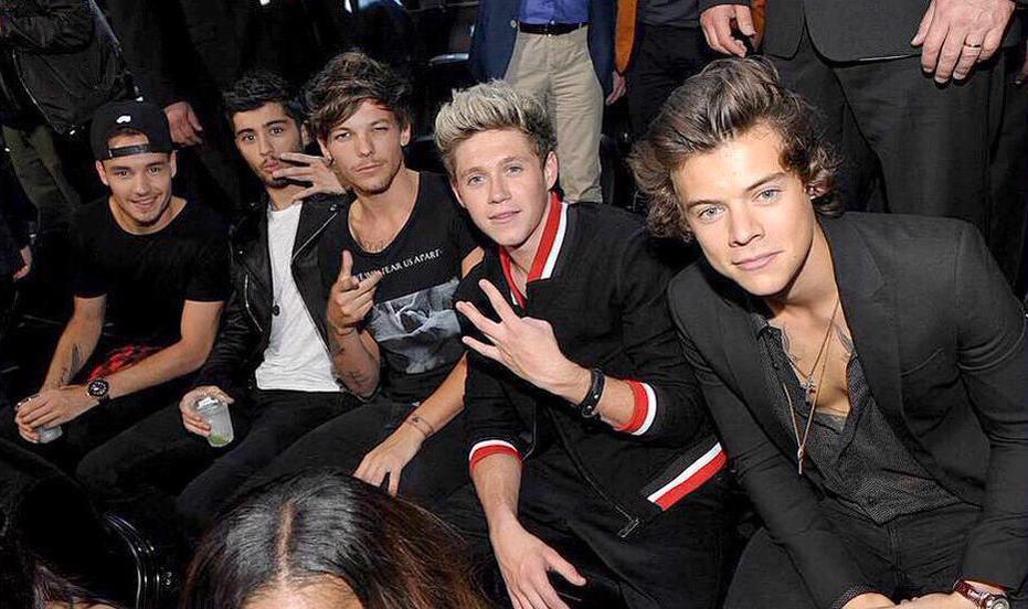 Harryedsytles's tweet photo. I'm upset bc this was the year! #2013VMAs http://t.co/GFJ0jaKkwR