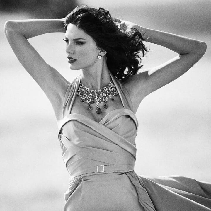 RareJavier's tweet image. Say you'll remember me 
Standing in the nice dress
Staring at the sunset, babe ♪♪♪
@taylorswift13 #VMAs