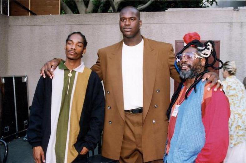 DailyRapPics's tweet photo. Snoop Dogg, Shaq and George Clinton at the VMA's, 1993. http://t.co/Di08qMHplQ