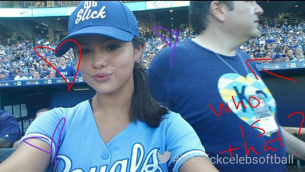 Guy Hut On Twitter Selena Gomez Wardrobe Malfunction At Vma S