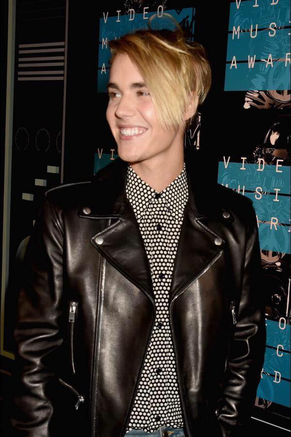 Me encanta verte sonreir denuevo ... te amo  <a href="/justinbieber/">Justin Bieber</a> 

  #BieberIsBack