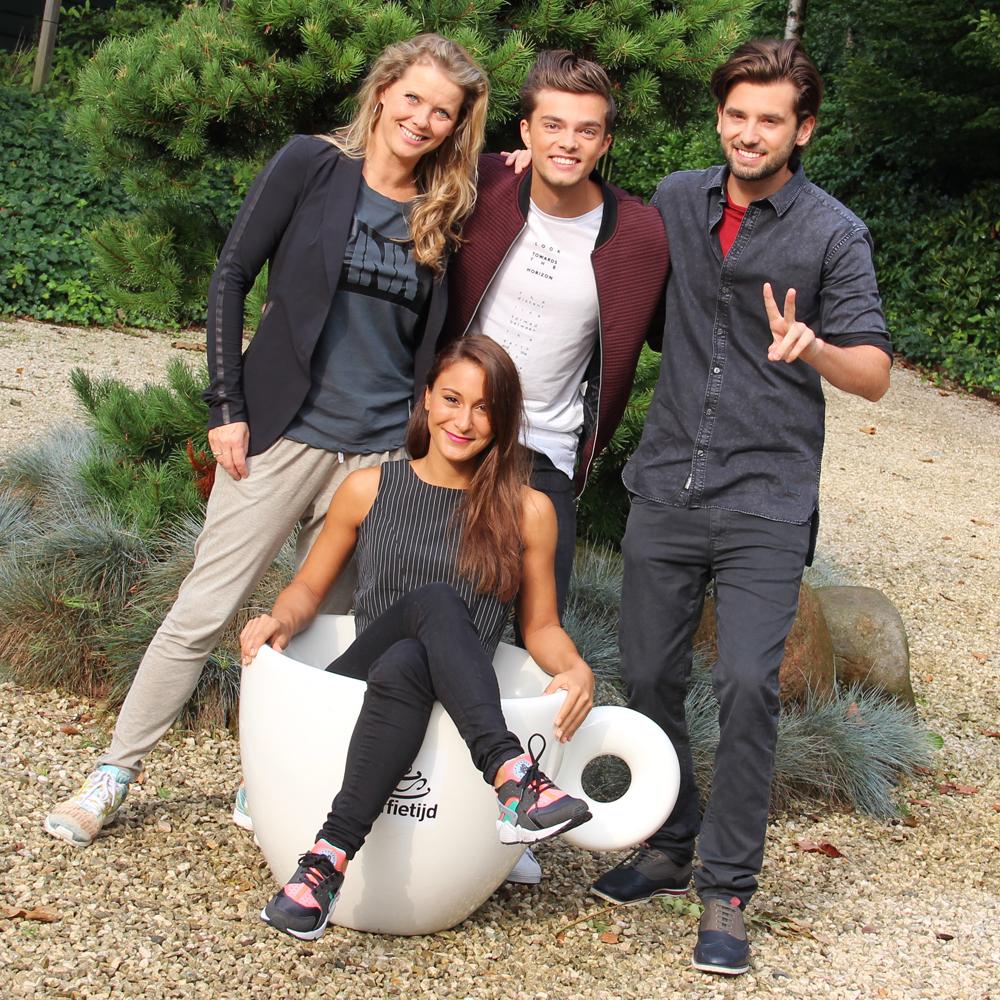 De eerste gasten van het seizoen in de koffiekop! <a href="/RuudFeltkamp/">Ruud Feltkamp</a> <a href="/babettevanveen/">Babette van Veen</a> <a href="/dilanyurdakul/">dilan yurdakul</a> <a href="/BuddyVedder/">Buddy Vedder</a> #GTST