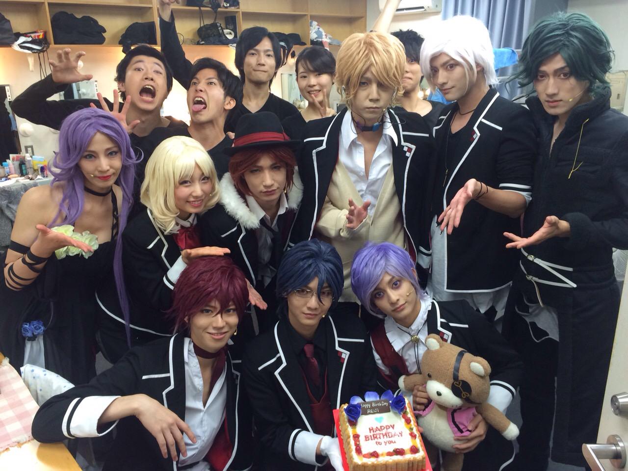 舞台diaboliklovers公式 旧 舞台diabolik Lovers 昨日無事に千秋楽を迎えることができました 皆さまからの暖かいご声援ありがとうございました 画像は 29日のレイジバースデーの時の楽屋での記念写真です Http T Co Duq5cxdrnh Twitter