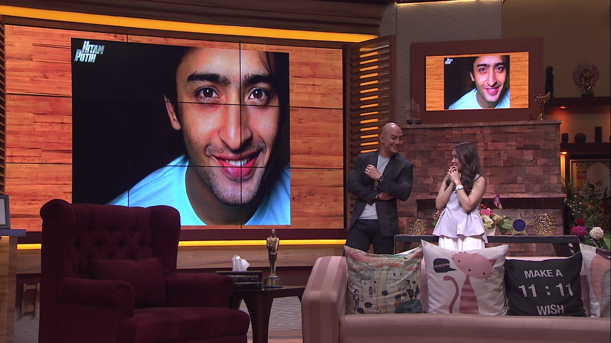 TRANS7's tweet photo. Penasaran apa reaksi Ayu Ting Ting saat ditanya ttg Shaheer Sheikh? @HitamPutihT7 pkl 18.00 WIB. http://t.co/pnJsxLLmgX