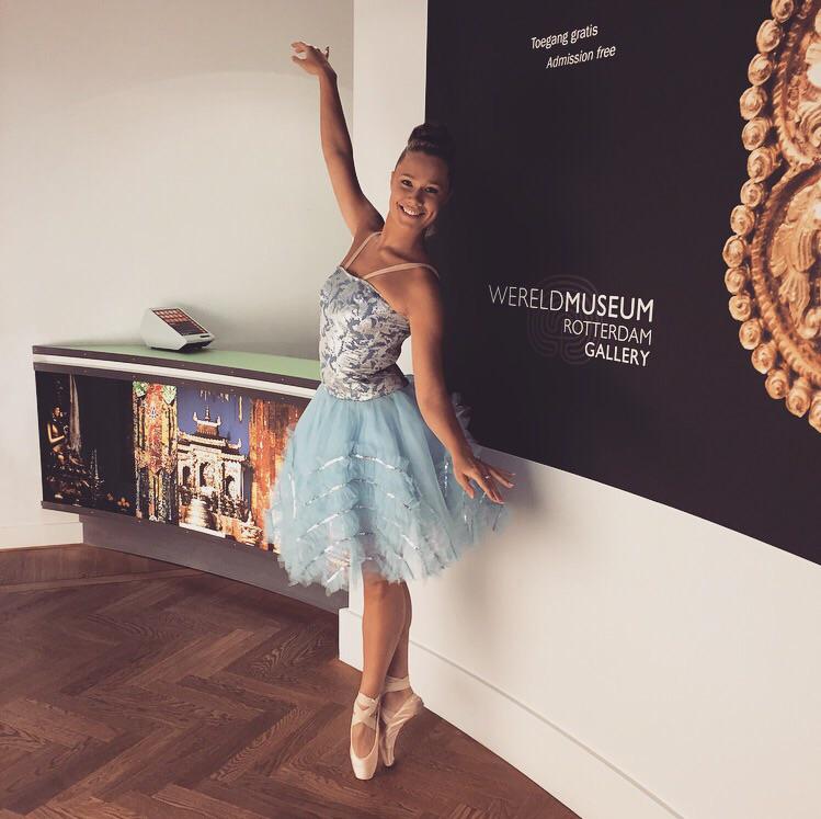Dancersatwork's tweet photo. Marit aan het werk bij het Wereldmuseum http://t.co/5a6XgjWNZT