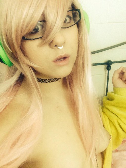 2 pic. I'm actually a real life anime though? http://t.co/xu4lc0Z6KT