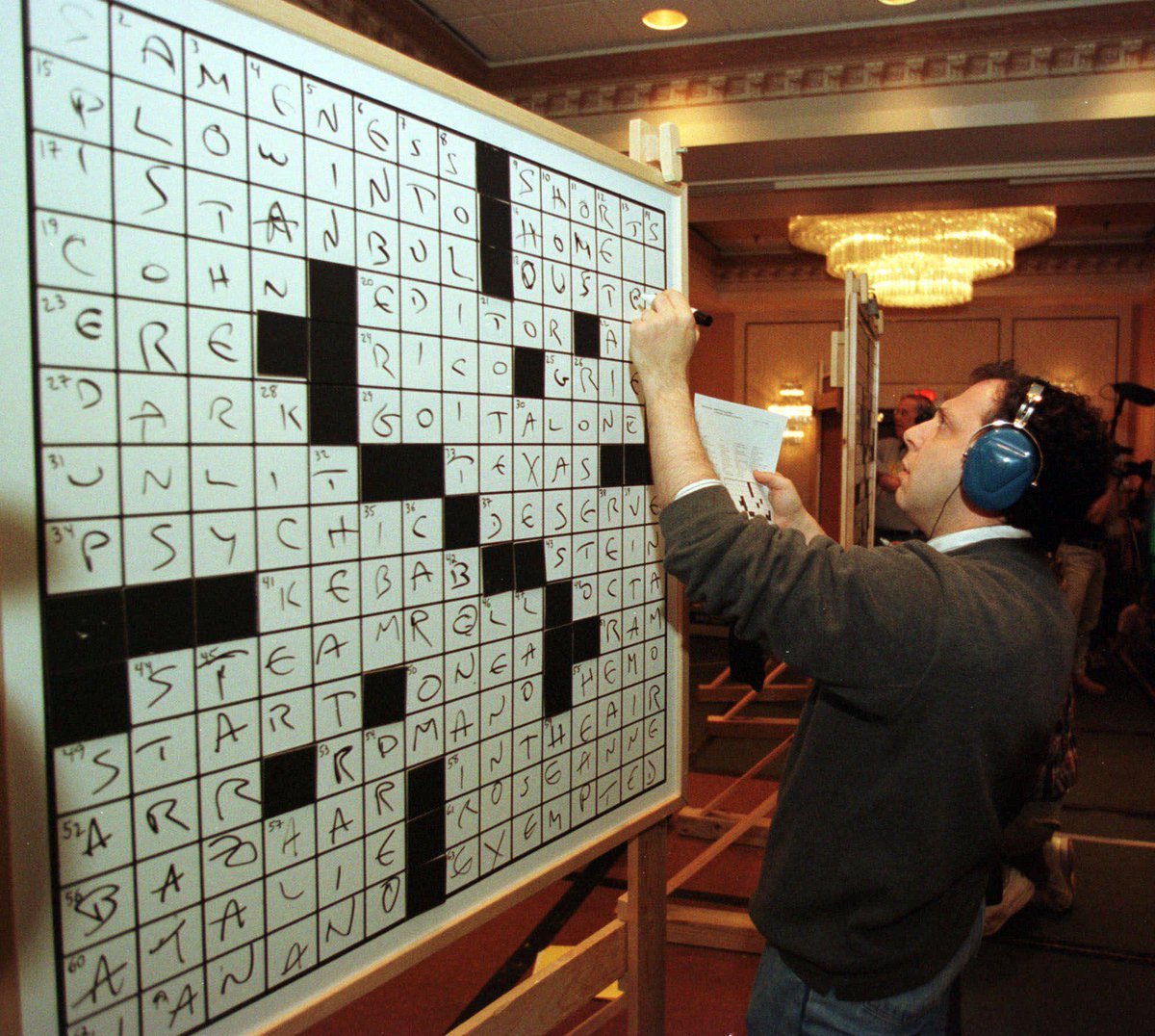 Дверь в которую вставляются пазлы. Предстоит разгадать. Учи ру сосед. Виндоу игра двери. Предстоит разгадать.