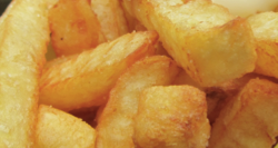 StrandPaal9's tweet photo. Zelf gemaakte Texelse friet bij paal 9! http://t.co/lvhRWOtd3v http://t.co/KhZPoSF5Yo