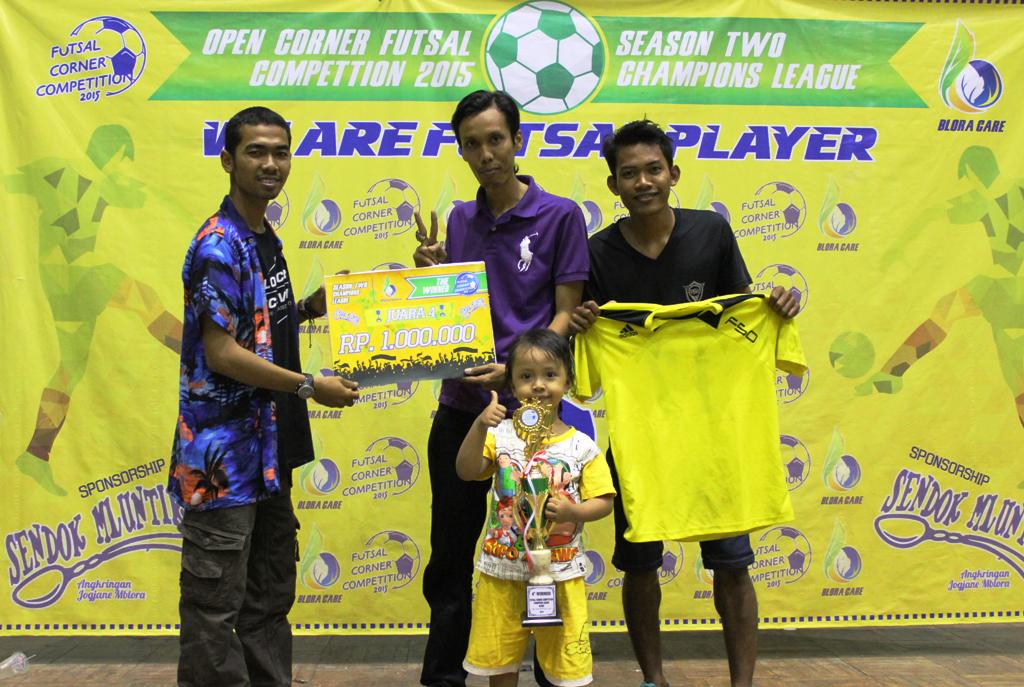 Foto Juara IV Turnamen FUTSAL CORNER COMPETITION BLORA 2015 #2 diraih tim NCO Amatir, hadiah Rp 1 juta plus piala