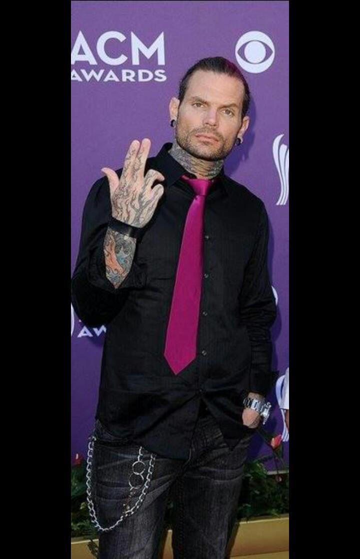 Happy birthday to my HERO....Jeff Hardy have a great day enigma 