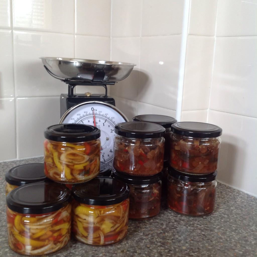 Mark25338918's tweet photo. Just experementing onion and pepper pickle and hot aubergine chutney http://t.co/KcNQNA129j