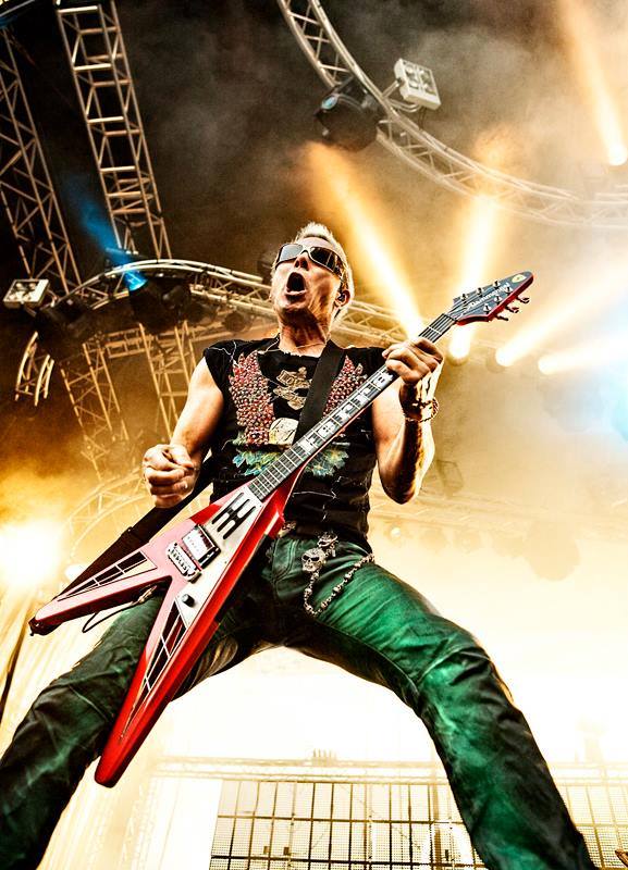 Happy Birthday to Scorpions king Rudolf Schenker, dont stop to rock as like a hurricane!!  