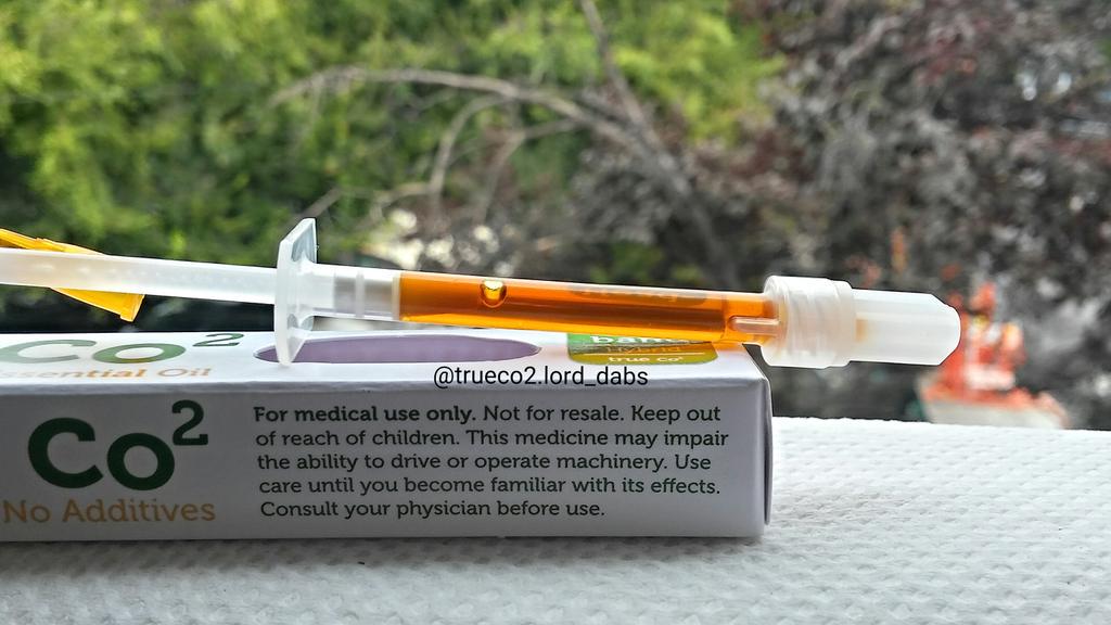 ThaDabGodLoc's tweet photo. #GTH #Chocolope #Headband #Trueco2 #ByeBHO #BestOilAround #CO2 #Natural #Healthy #Hashoil #topshelf #Sativa #Hybrid http://t.co/YKhNUasS12