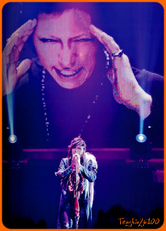 Tenshin26100's tweet photo. I've to admit, these pictures are the crappiest looking ever ... *__* <3 #Irony #ScanningTime #GACKT http://t.co/J2vQkIGio1