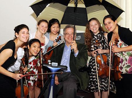 Happy 70th birthday to Itzhak Perlman! Here\s a master class, from 2009: 
