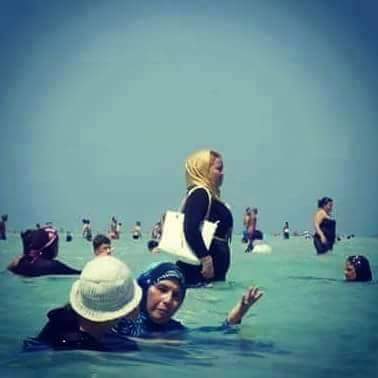 لمه تقول ل صحبتك ابعتيلى صورتك وانتى ف البحر 😃 😂
#Ana_Banota_Masrya